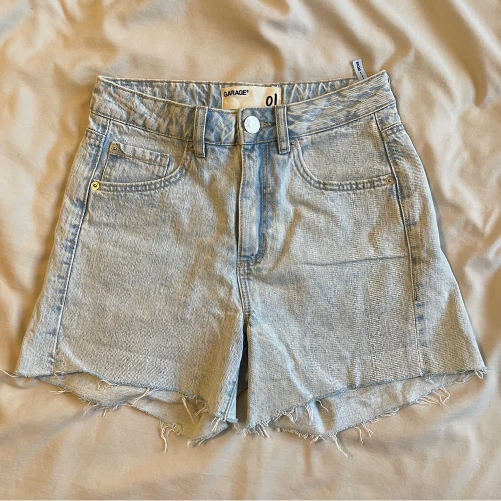 Garage Mom Style Denim Blue Frayed Hem Shorts